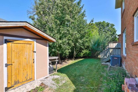 Photo 45 at 27 Green Acres Road, Uplands, Vaughan