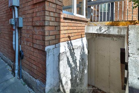 Photo 48 at 27 Green Acres Road, Uplands, Vaughan