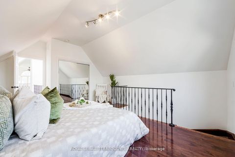 Photo 14 at 329 Lippincott Street, University, Toronto