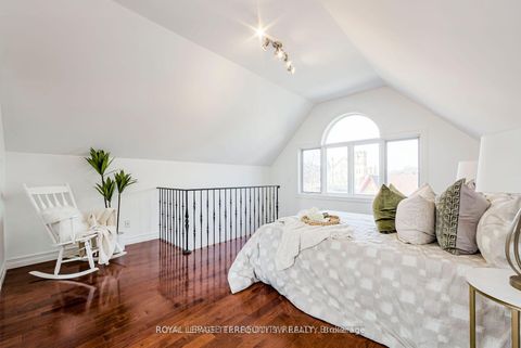 Photo 15 at 329 Lippincott Street, University, Toronto