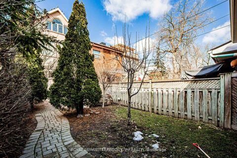 Photo 32 at 329 Lippincott Street, University, Toronto