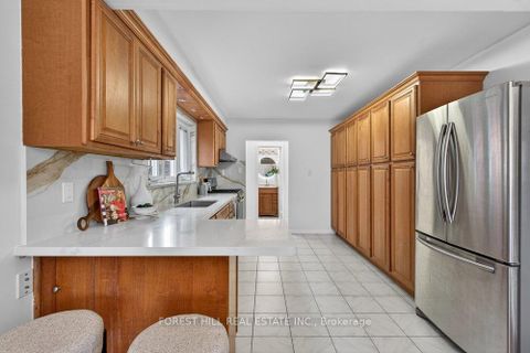 Photo 7 at 26 Fontainbleau Drive, Newtonbrook West, Toronto