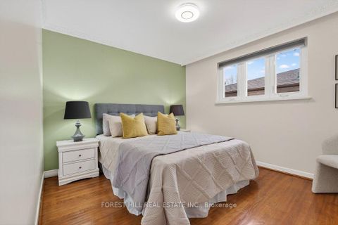 Photo 17 at 26 Fontainbleau Drive, Newtonbrook West, Toronto