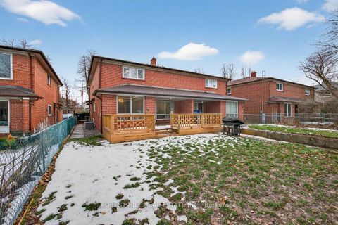 Photo 25 at 26 Fontainbleau Drive, Newtonbrook West, Toronto