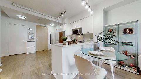 Photo 9 at 3111 - 30 Roehampton Avenue, Mount Pleasant West, Toronto