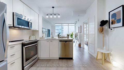 Photo 11 at 3111 - 30 Roehampton Avenue, Mount Pleasant West, Toronto