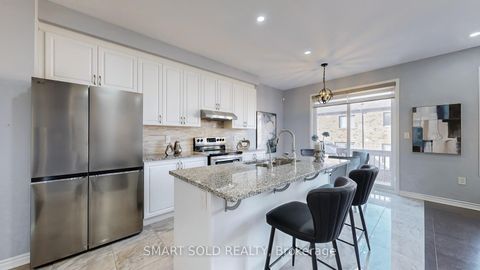 Photo 9 at 8 Casely Avenue, Rural Richmond Hill, Richmond Hill