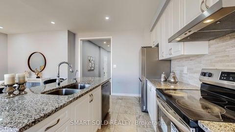 Photo 11 at 8 Casely Avenue, Rural Richmond Hill, Richmond Hill