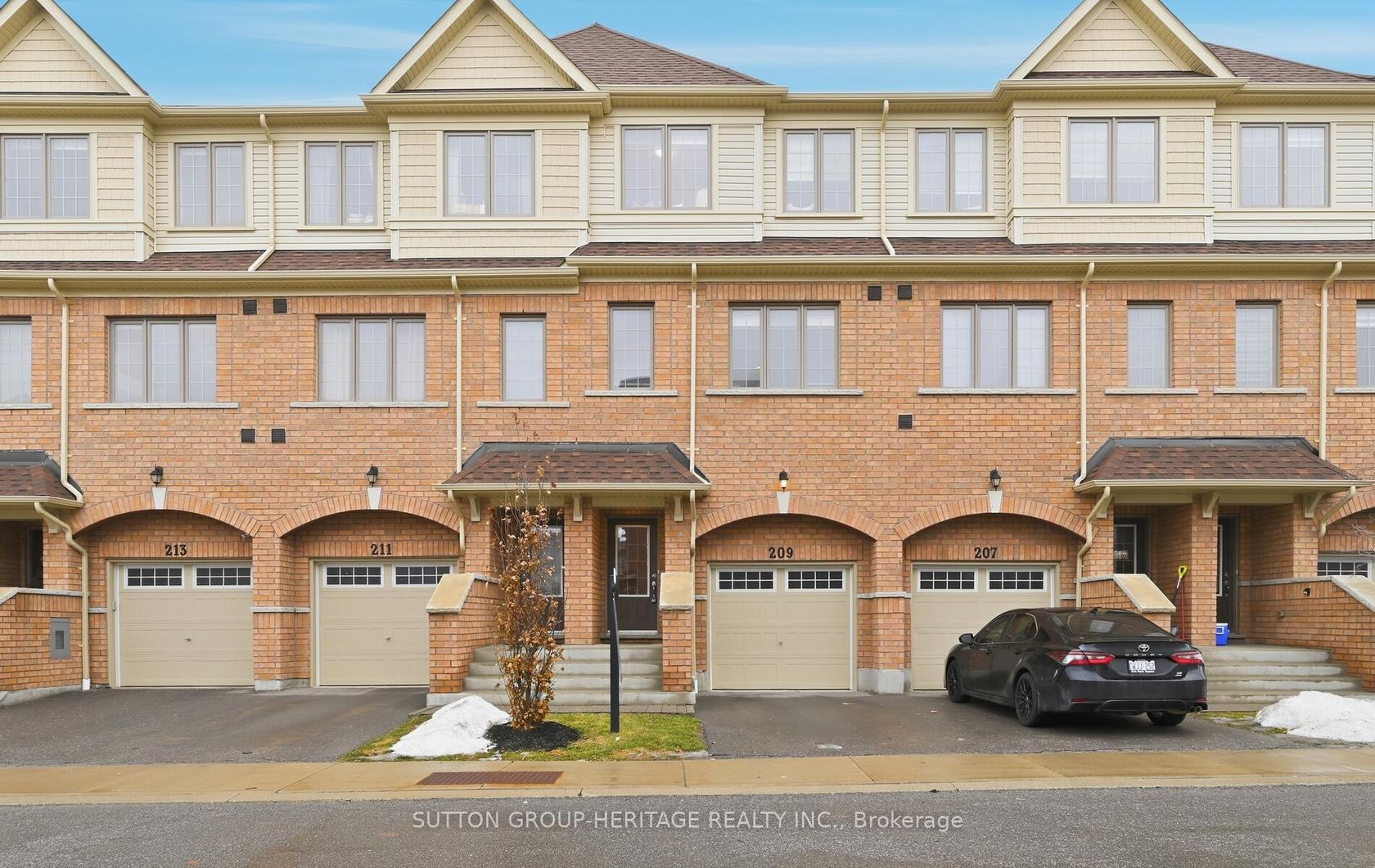 44 - 209 Danzatore Path, Windfields, Oshawa photo number 2