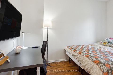 Photo 10 at 3 Herzberg Gardens, York University Heights, Toronto