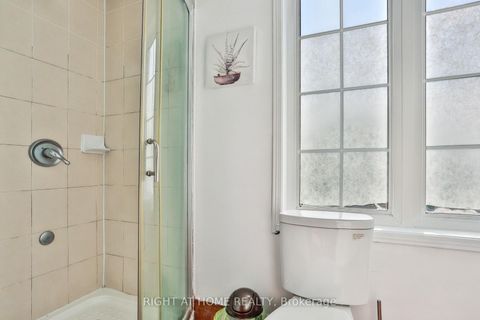 Photo 15 at 3 Herzberg Gardens, York University Heights, Toronto