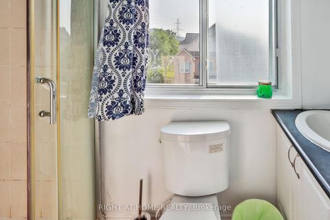 Photo 17 at 3 Herzberg Gardens, York University Heights, Toronto