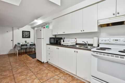 Photo 18 at 3 Herzberg Gardens, York University Heights, Toronto
