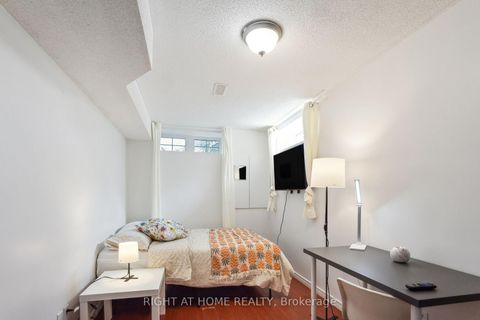 Photo 22 at 3 Herzberg Gardens, York University Heights, Toronto