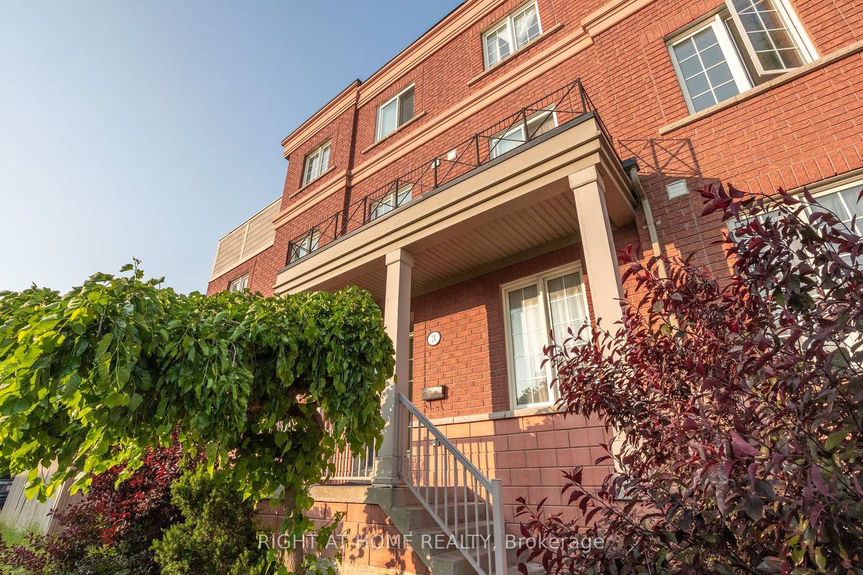 3 Herzberg Gardens, York University Heights, Toronto 