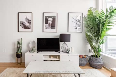 Photo 5 at 210 - 560 Front Street W, Waterfront Communities C1, Toronto