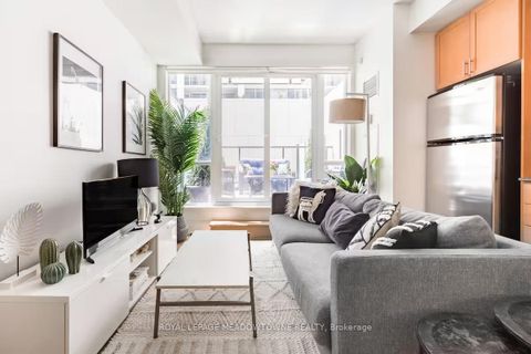 Photo 6 at 210 - 560 Front Street W, Waterfront Communities C1, Toronto