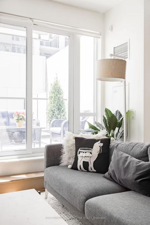 Photo 11 at 210 - 560 Front Street W, Waterfront Communities C1, Toronto