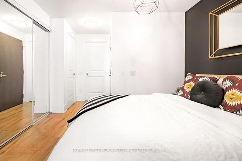 Photo 16 at 210 - 560 Front Street W, Waterfront Communities C1, Toronto