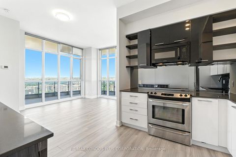 Photo 3 at Lph15 - 9471 Yonge Street, Observatory, Richmond Hill