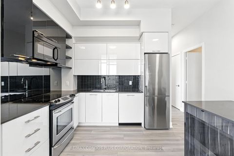 Photo 5 at Lph15 - 9471 Yonge Street, Observatory, Richmond Hill