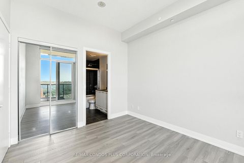 Photo 10 at Lph15 - 9471 Yonge Street, Observatory, Richmond Hill