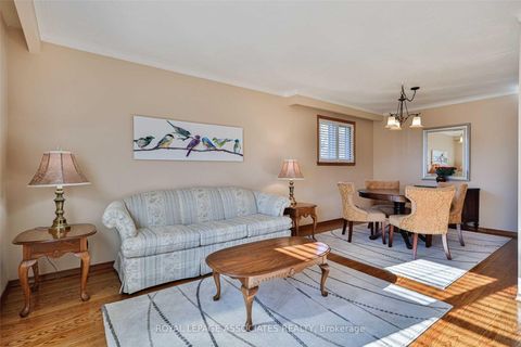 Photo 2 at 166 Lynnbrook Drive, Woburn, Toronto