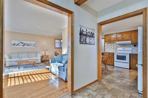 Photo 7 at 166 Lynnbrook Drive, Woburn, Toronto