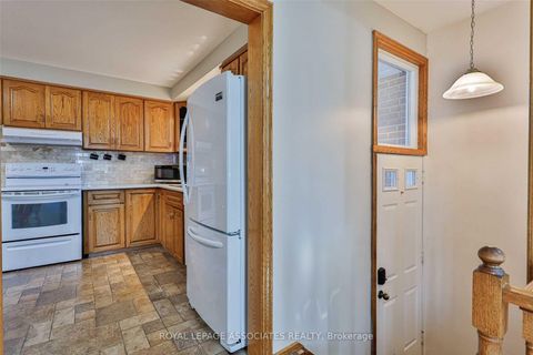Photo 8 at 166 Lynnbrook Drive, Woburn, Toronto