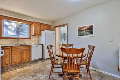 Photo 9 at 166 Lynnbrook Drive, Woburn, Toronto