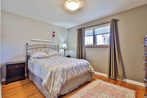 Photo 13 at 166 Lynnbrook Drive, Woburn, Toronto