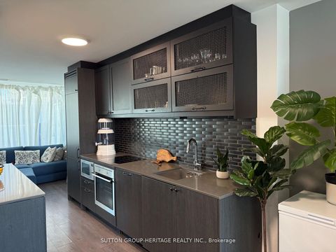 Photo 7 at 814 - 783 Bathurst Street, University, Toronto