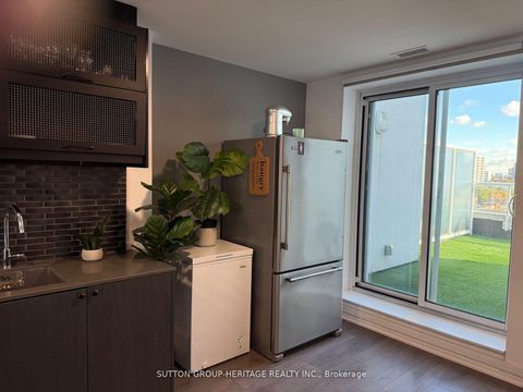 Photo 10 at 814 - 783 Bathurst Street, University, Toronto