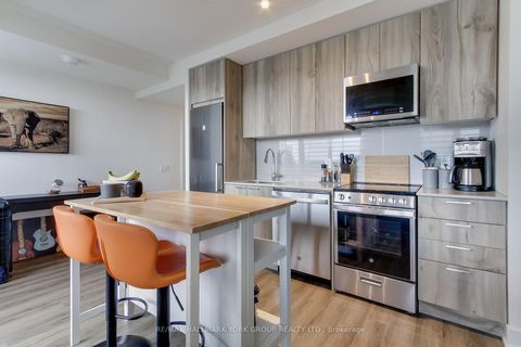 Photo 14 at 419 - 185 Deerfield Road, Central Newmarket, Newmarket