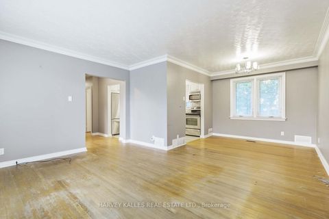 Photo 4 at 246 Brighton Avenue, Bathurst Manor, Toronto
