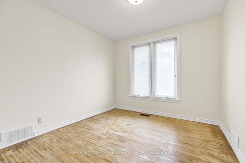 Photo 10 at 246 Brighton Avenue, Bathurst Manor, Toronto