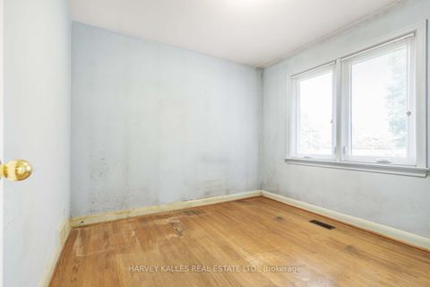 Photo 11 at 246 Brighton Avenue, Bathurst Manor, Toronto