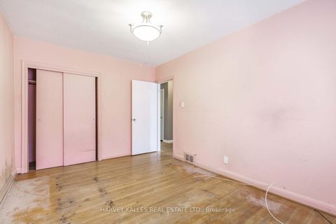 Photo 12 at 246 Brighton Avenue, Bathurst Manor, Toronto