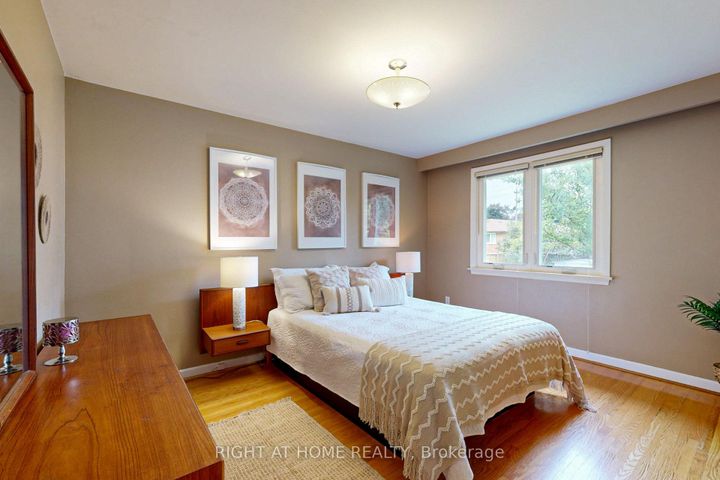 Photo 9 at 220 Homewood Avenue, Newtonbrook West, Toronto