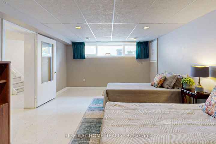 Photo 12 at 220 Homewood Avenue, Newtonbrook West, Toronto