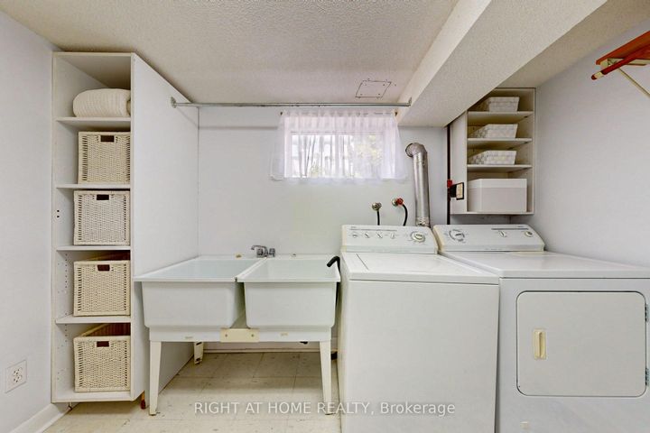 Photo 15 at 220 Homewood Avenue, Newtonbrook West, Toronto