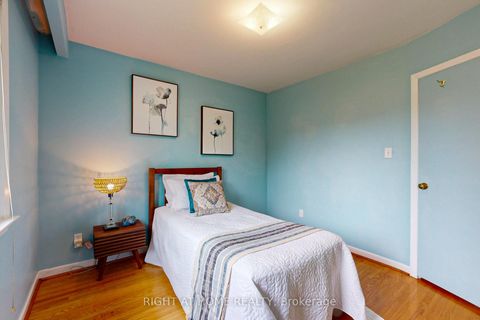 Photo 8 at 220 Homewood Avenue, Newtonbrook West, Toronto