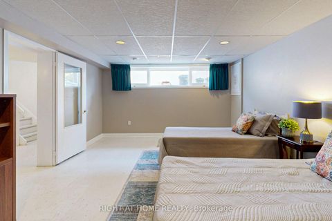 Photo 12 at 220 Homewood Avenue, Newtonbrook West, Toronto