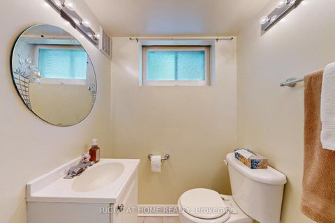 Photo 13 at 220 Homewood Avenue, Newtonbrook West, Toronto