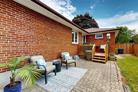 Photo 17 at 220 Homewood Avenue, Newtonbrook West, Toronto