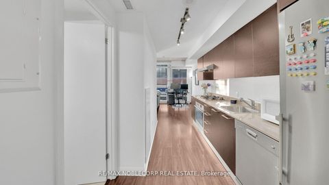 Photo 7 at 810 - 375 King Street W, Waterfront Communities C1, Toronto