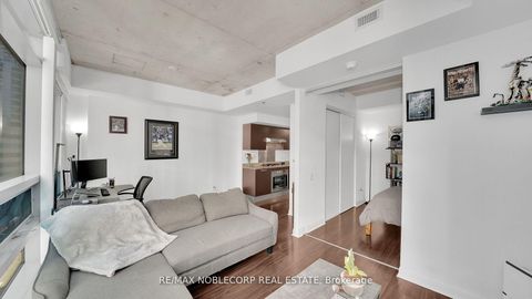Photo 10 at 810 - 375 King Street W, Waterfront Communities C1, Toronto