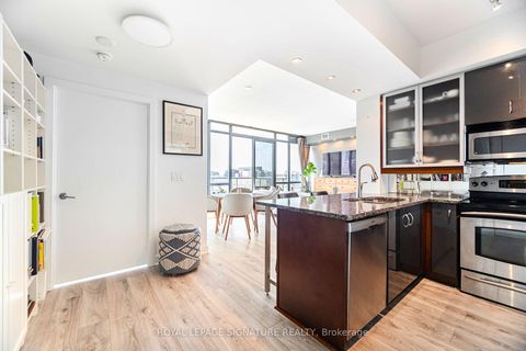 Photo 4 at 1405 - 438 King Street W, Waterfront Communities C1, Toronto