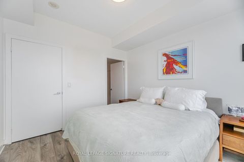 Photo 13 at 1405 - 438 King Street W, Waterfront Communities C1, Toronto
