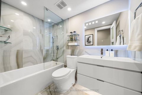 Photo 16 at 301 - 235 St Clair Avenue W, Casa Loma, Toronto